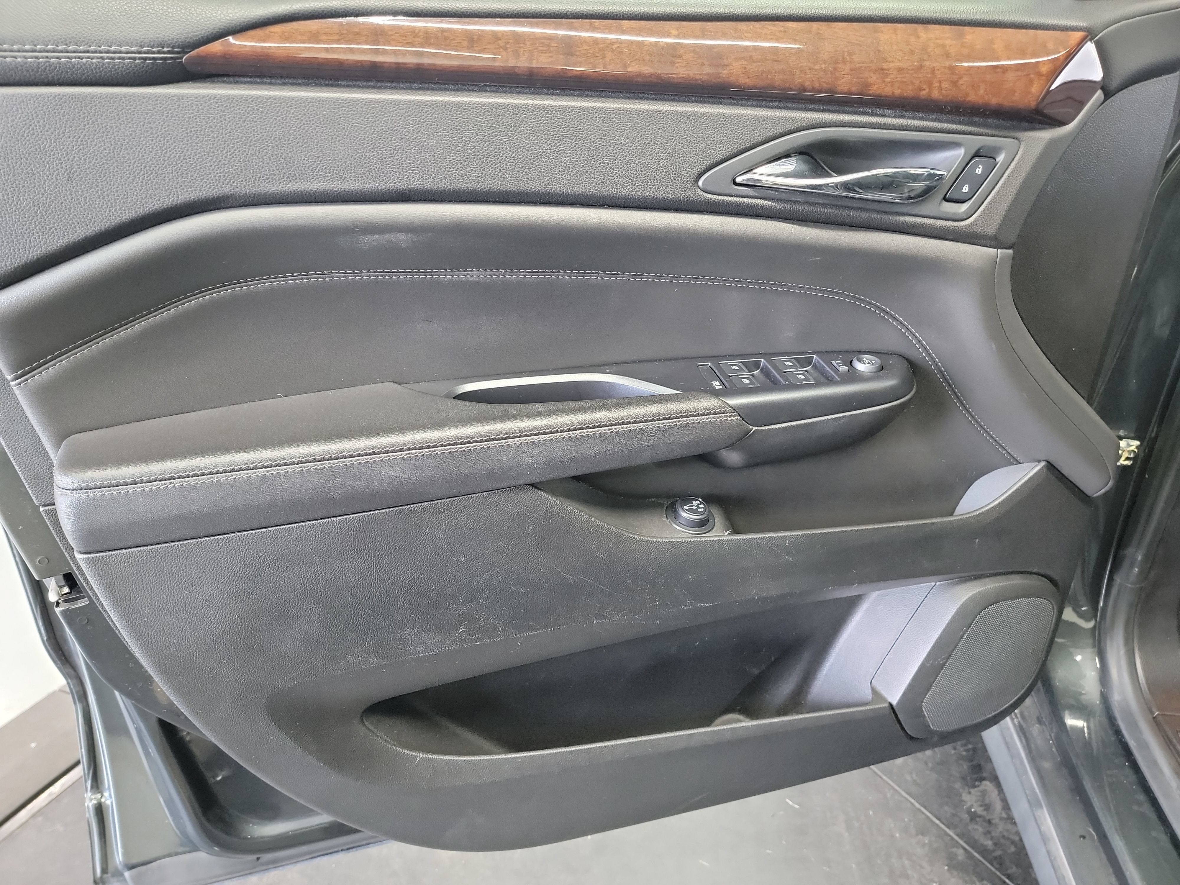 Used 2015 Cadillac SRX Luxury FWD image 13