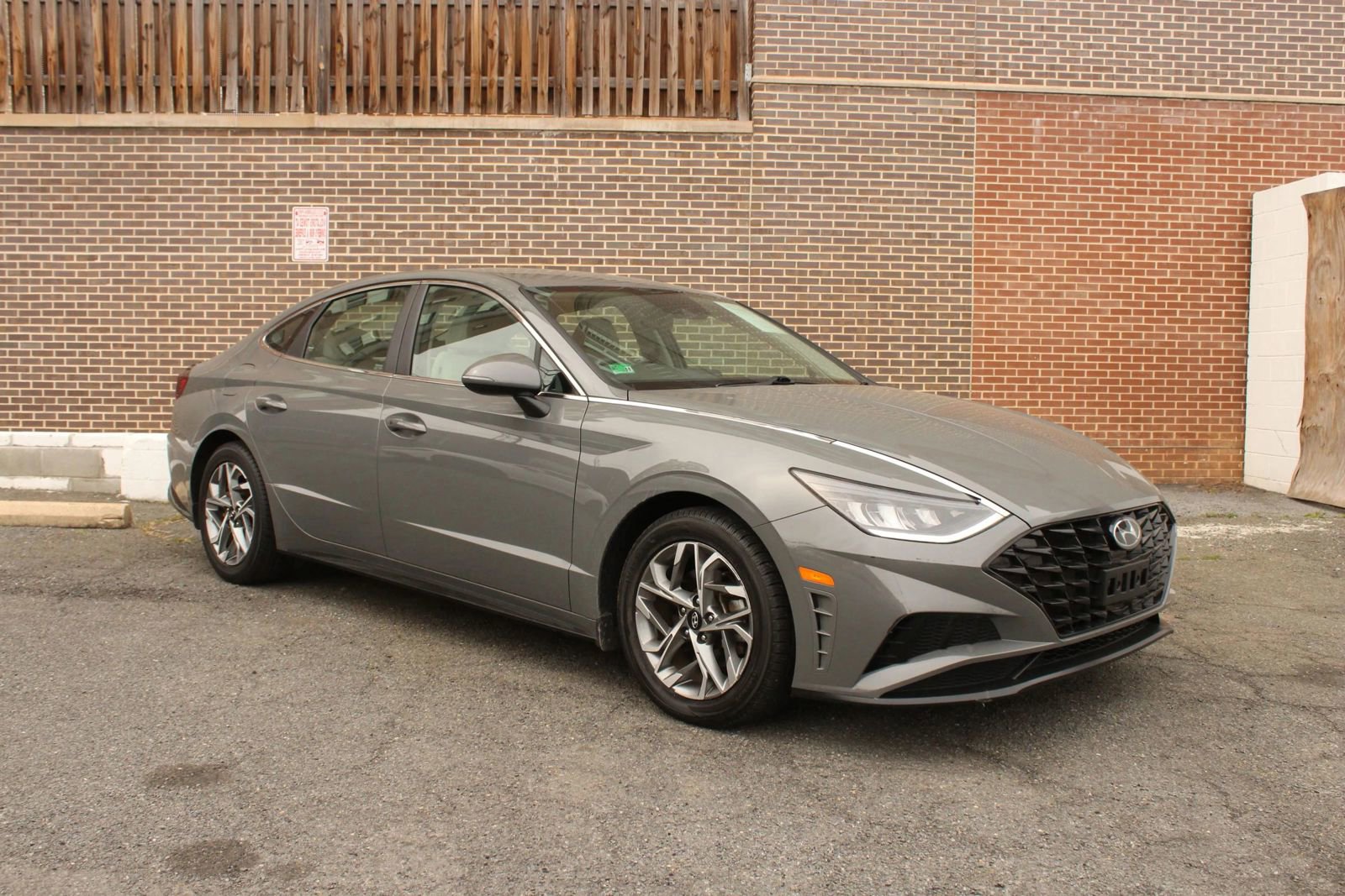 Used 2022 Hyundai Sonata SEL FWD image 1