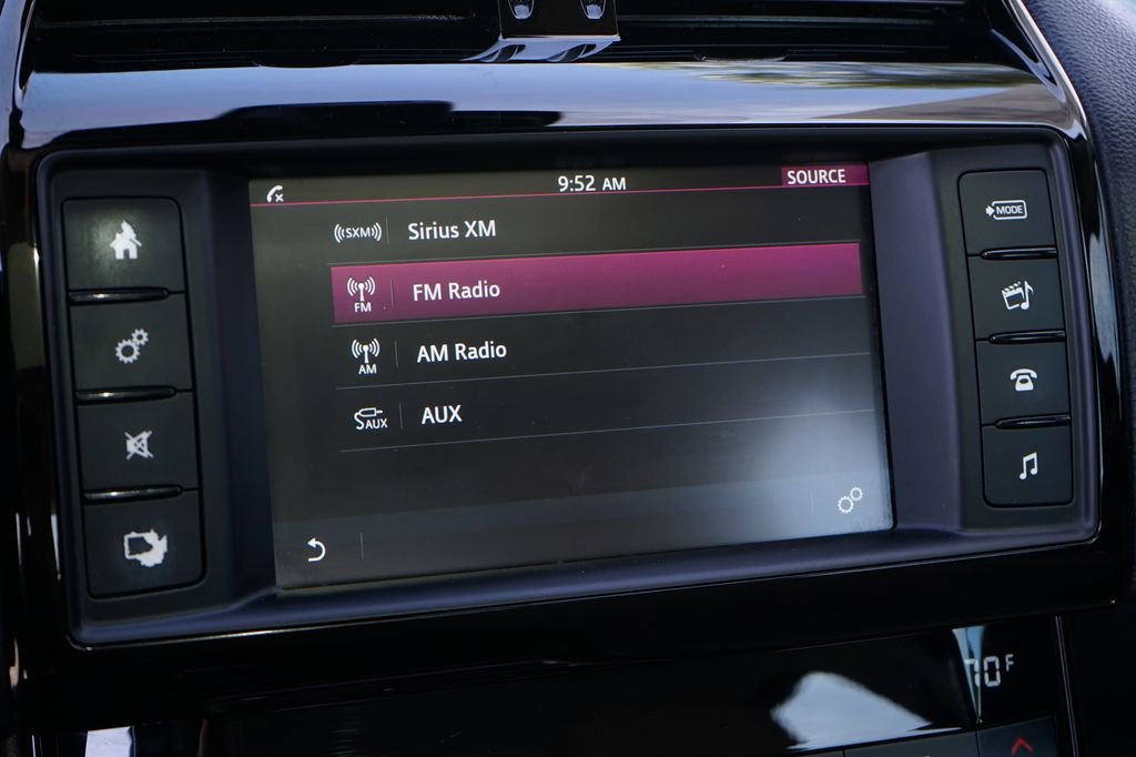 Used 2017 Jaguar XE image 30