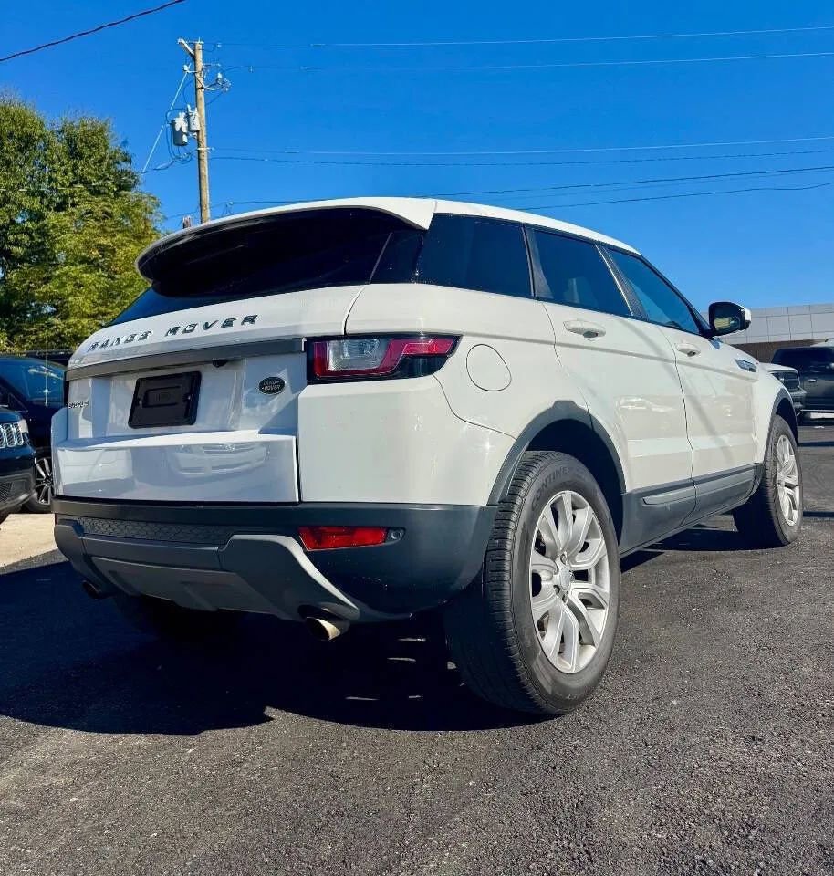 Used 2016 Land Rover Range Rover Evoque SE image 2