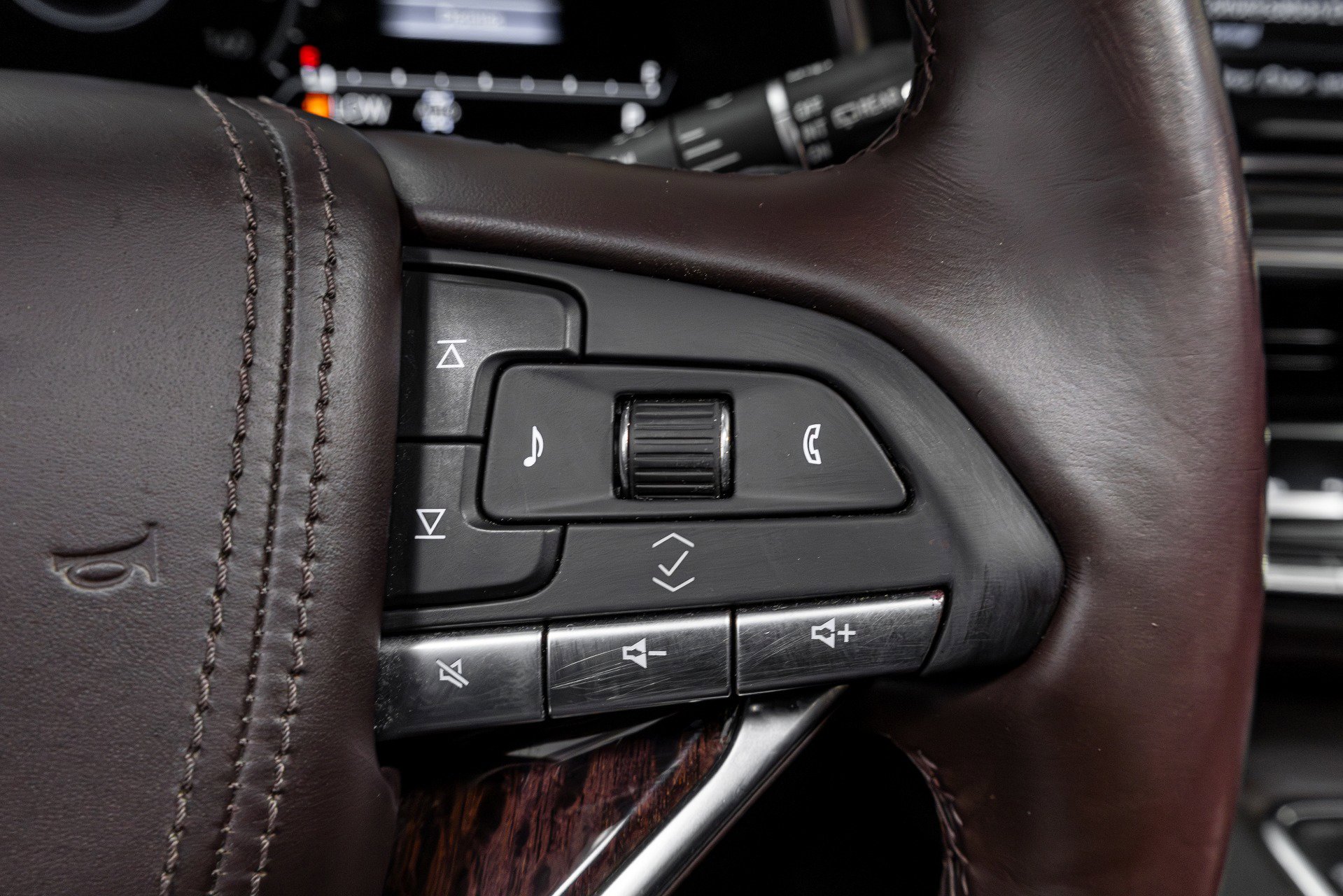 Used 2021 Cadillac Escalade ESV Premium Luxury Platinum w/ Heavy-Duty Trailer Package image 57