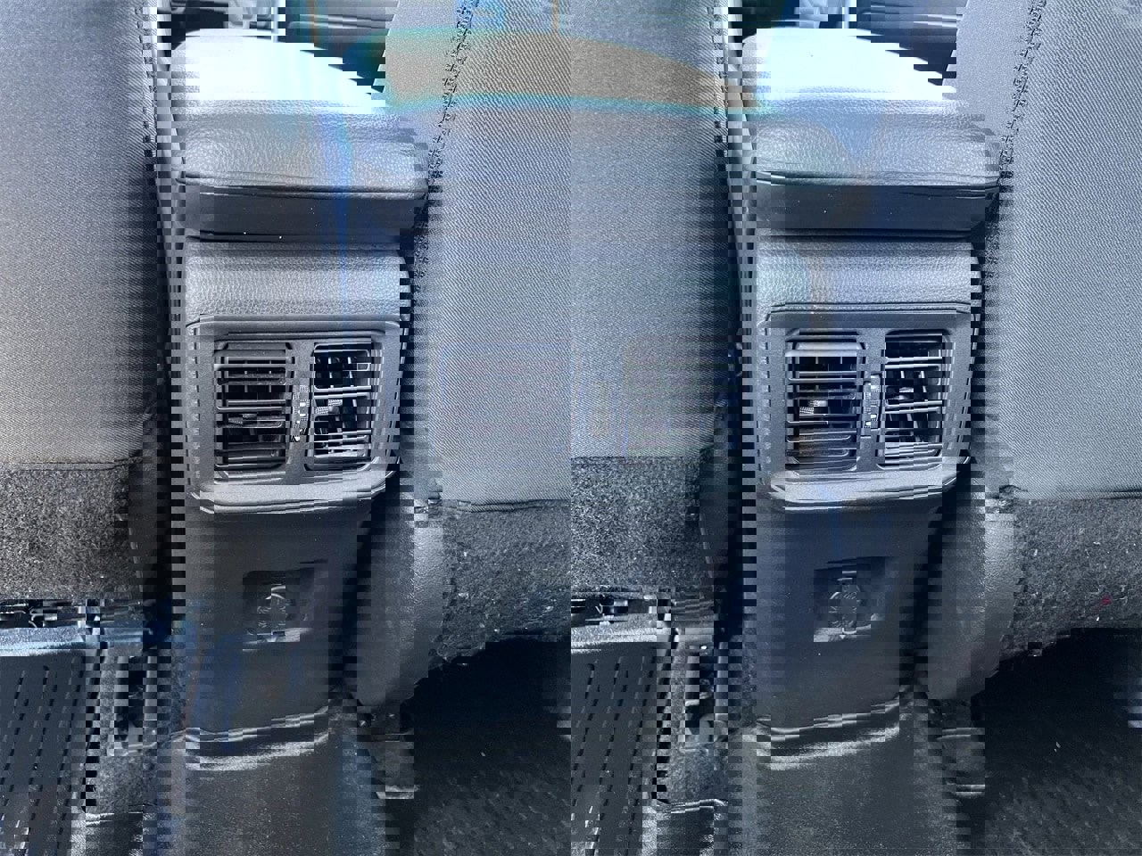 Used 2022 Toyota RAV4 LE image 25