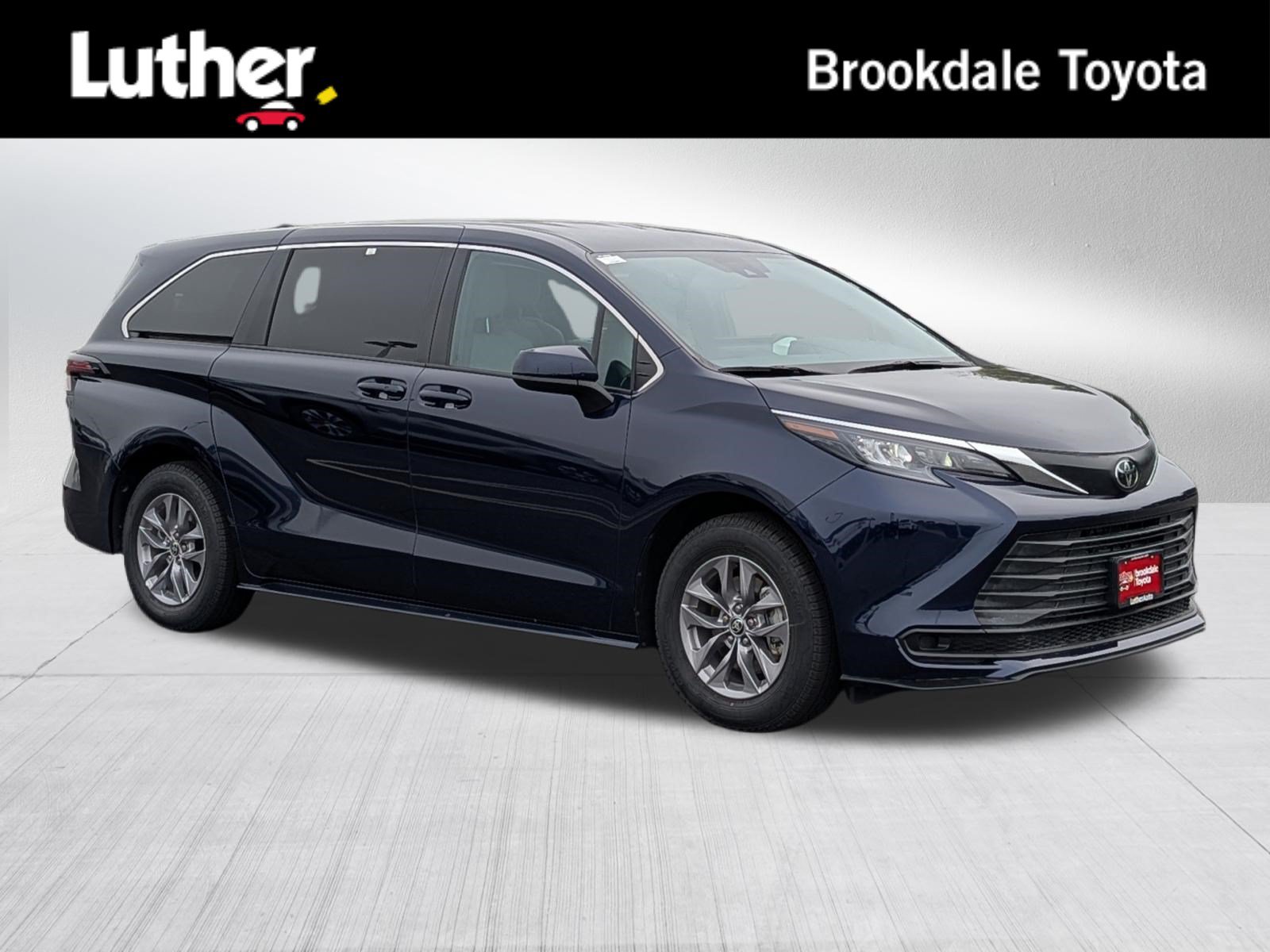 Certified 2026 Toyota Sienna LE FWD video 1