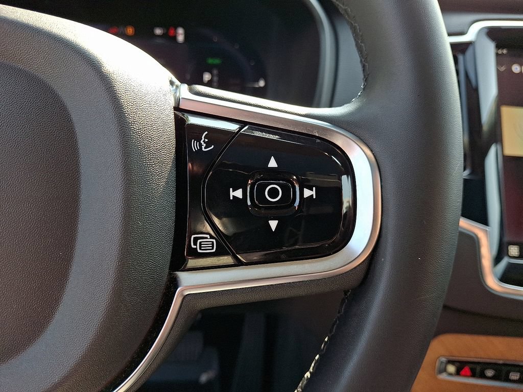 Used 2024 Volvo XC90 T8 Plus w/ Protection Package Premier AWD/4WD image 25