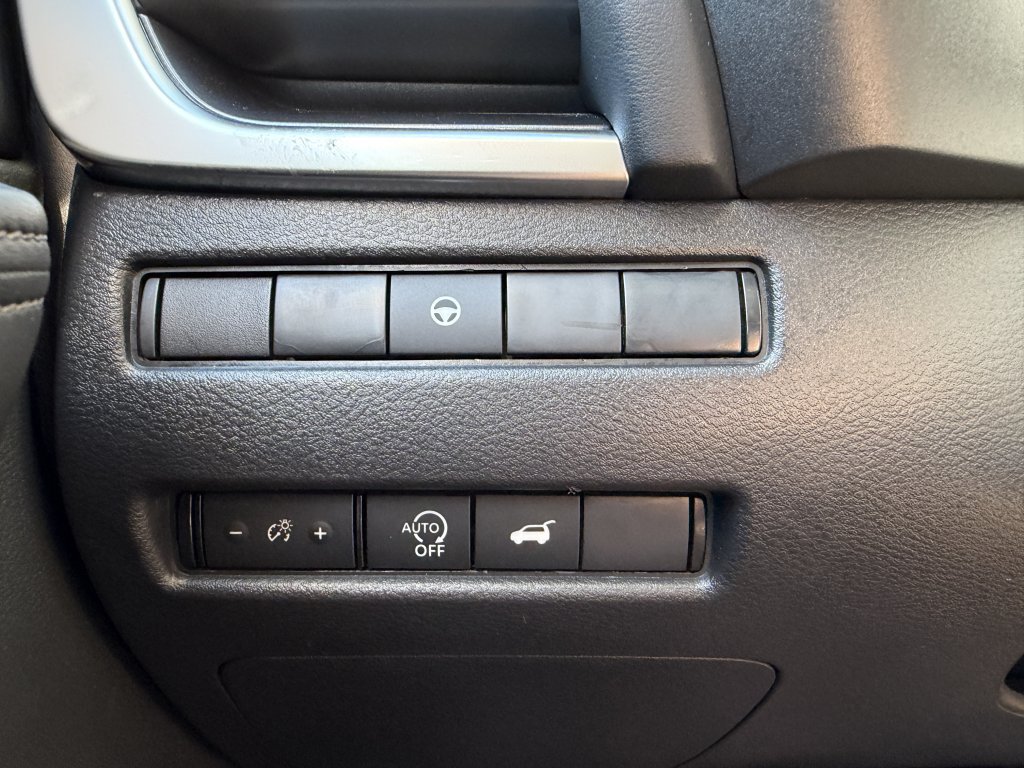 Used 2026 Nissan Rogue SV FWD image 27