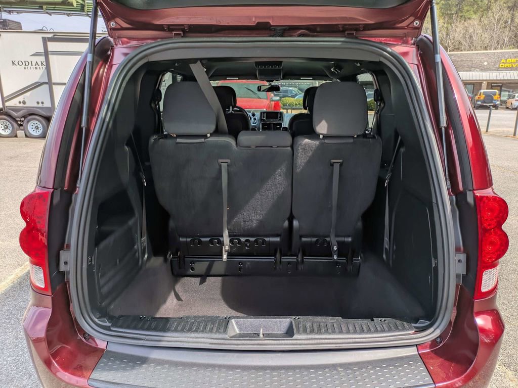 Used 2018 Dodge Grand Caravan SE image 6