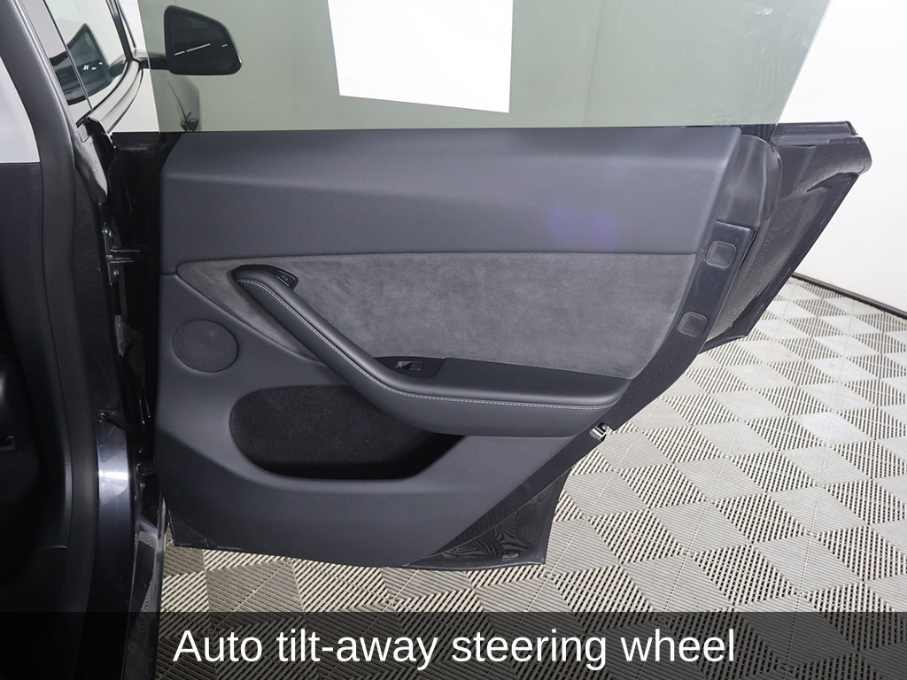Used 2024 Tesla Model Y Long Range RWD image 29