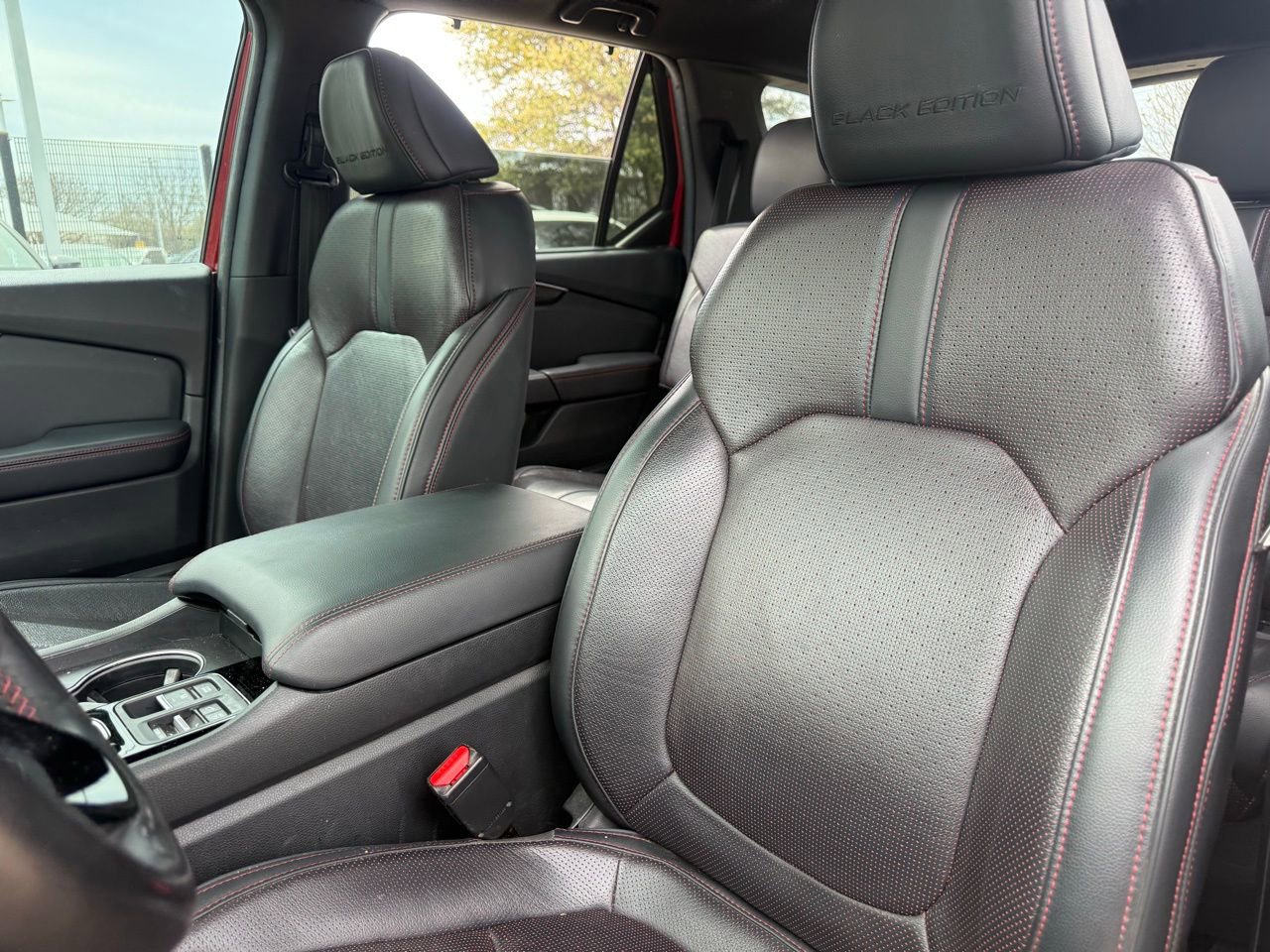 Used 2025 Honda Pilot Black Edition image 11