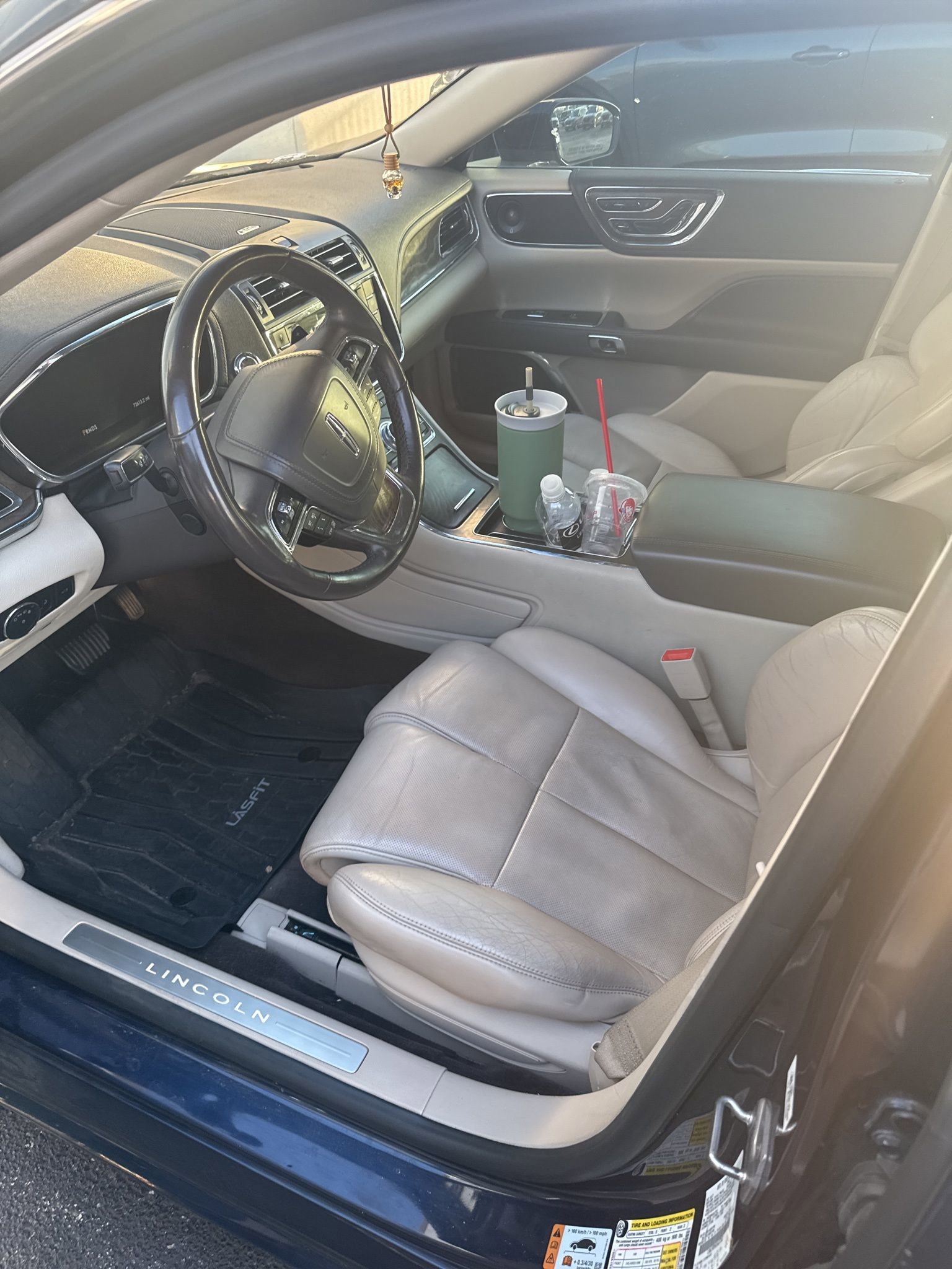 Used 2017 Lincoln Continental Reserve w/ Technology Package image 1