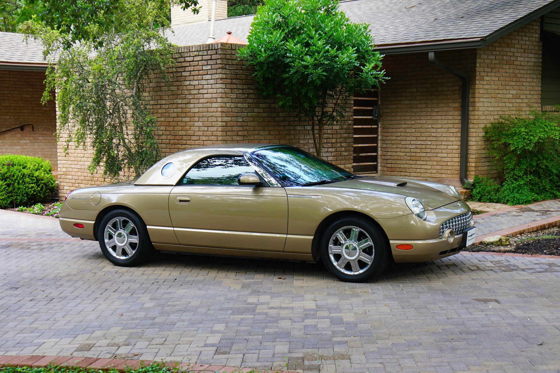 Used 2005 Ford Thunderbird 50th Anniversary RWD image 5