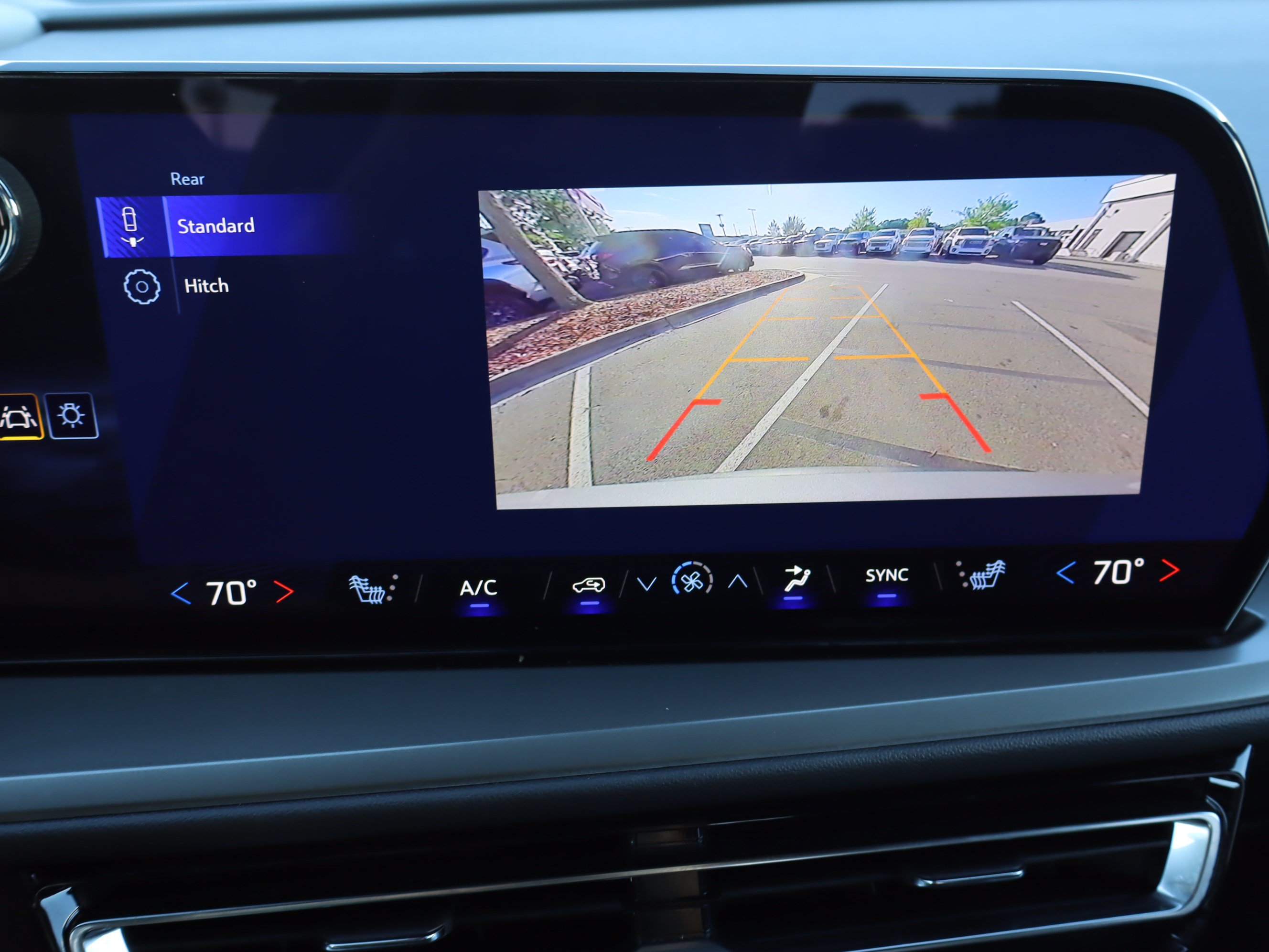 Used 2025 Chevrolet Traverse LT FWD image 27