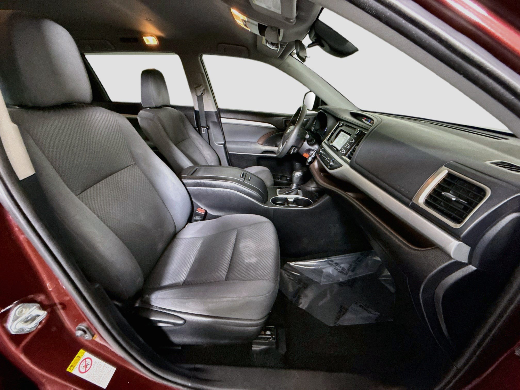 Used 2019 Toyota Highlander LE FWD image 28
