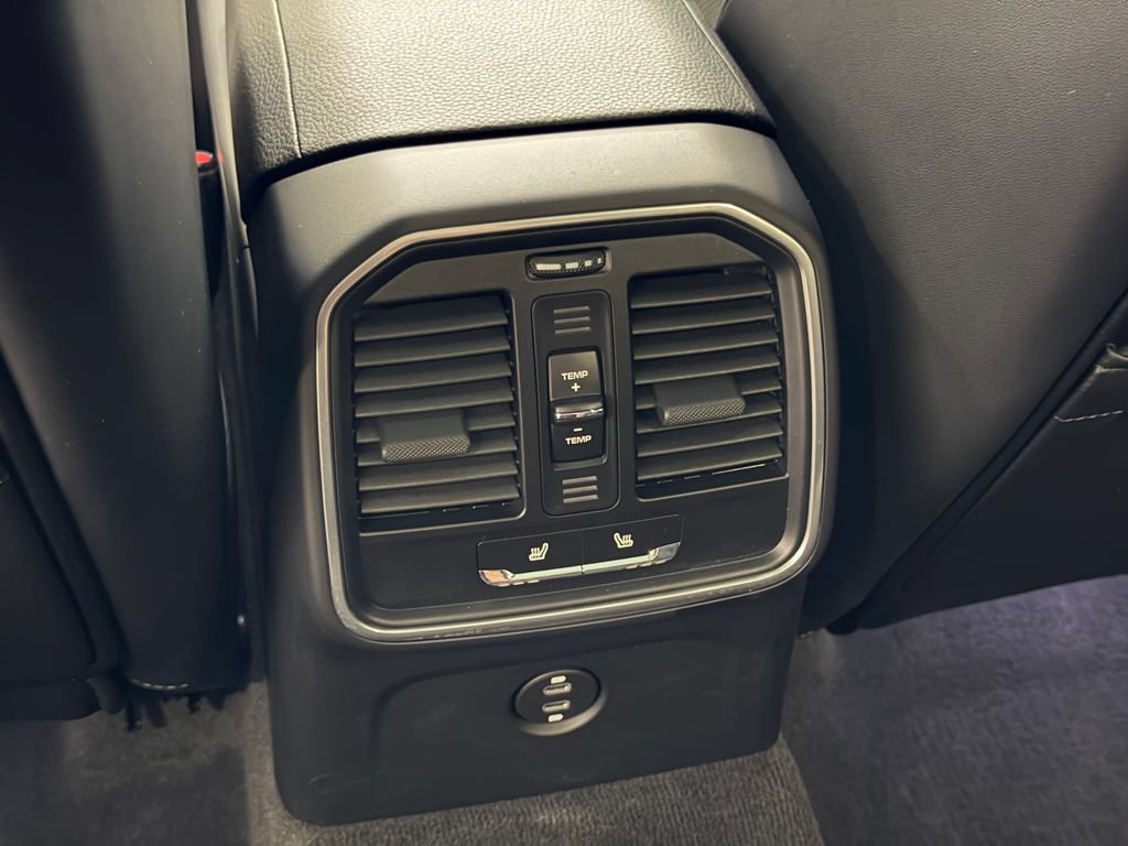 Certified 2026 Porsche Macan AWD/4WD image 27