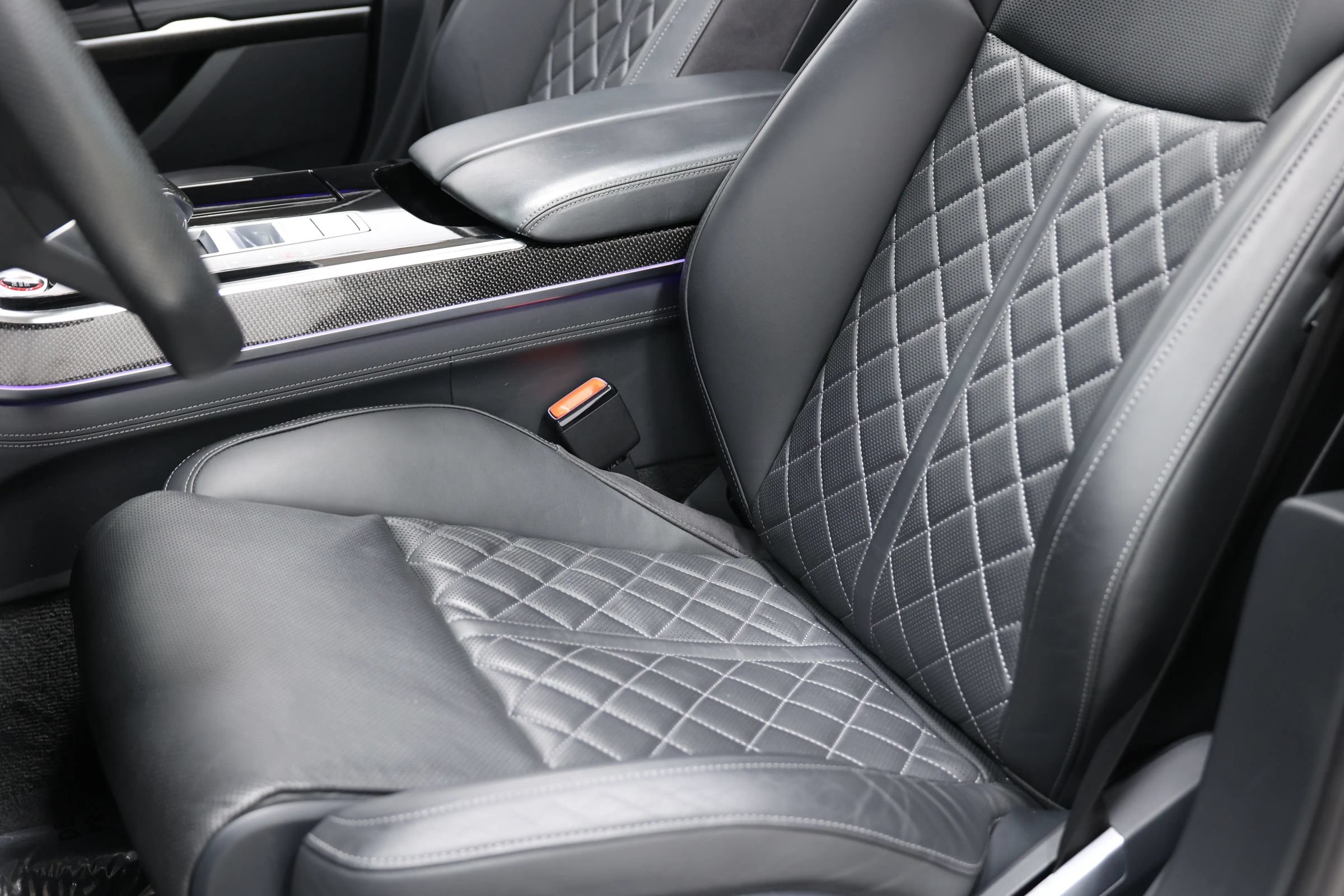 Used 2023 Audi S8 w/ S8 Comfort Plus Package AWD/4WD image 19