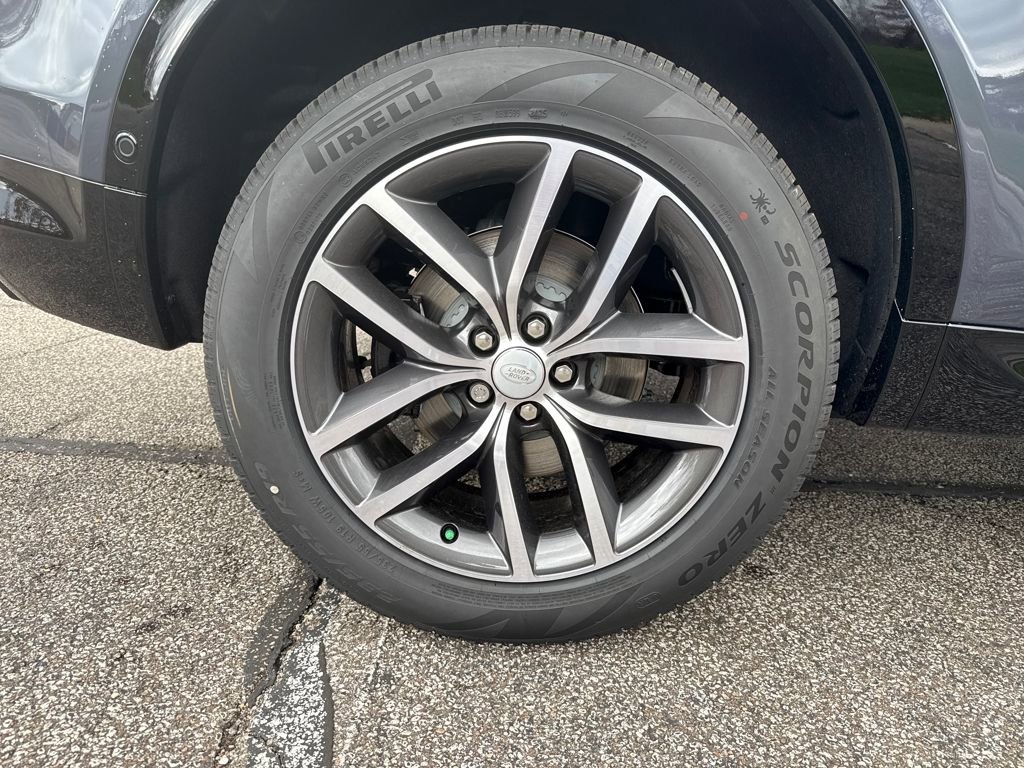 New 2025 Land Rover Discovery Sport Dynamic SE image 18