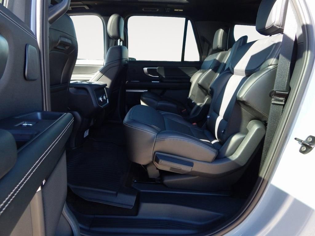 New 2025 Ford Expedition Max Platinum w/ Stealth Performance Package image 15