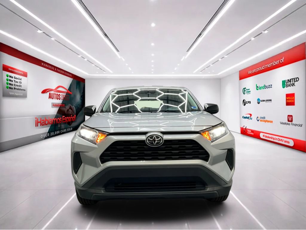 Used 2022 Toyota RAV4 LE image 3