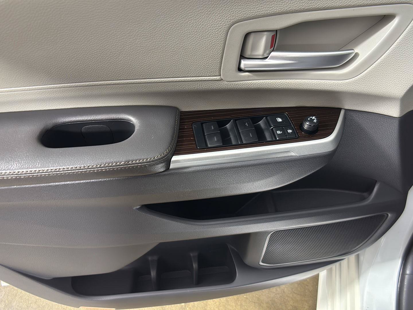 Used 2021 Toyota Sienna XLE FWD image 28