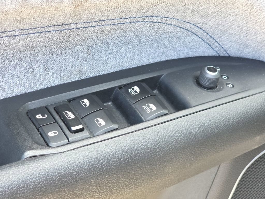 Used 2024 Jeep Compass Latitude image 5