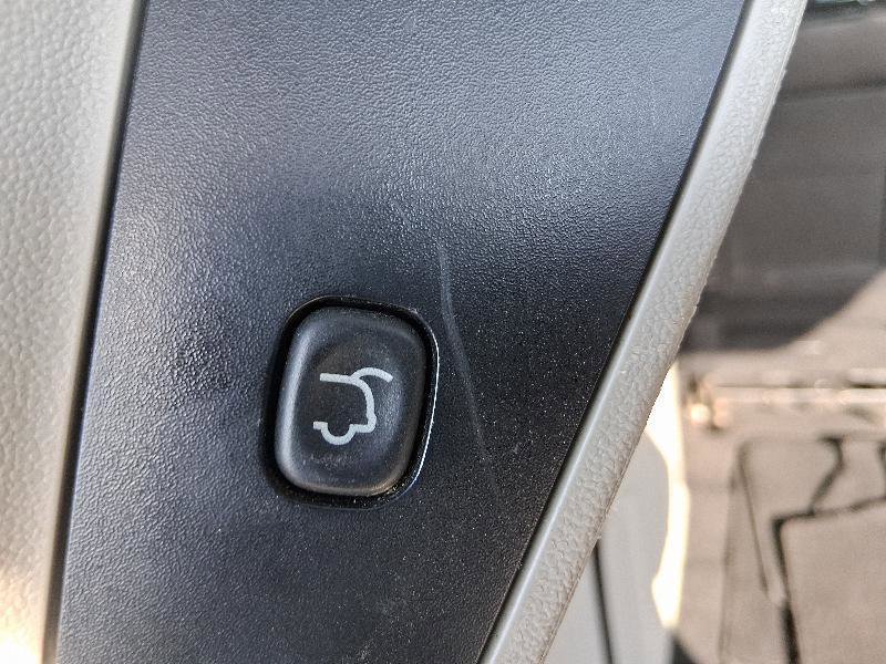 Used 2015 Chrysler Town & Country Touring-L w/ Driver Convenience Group image 26