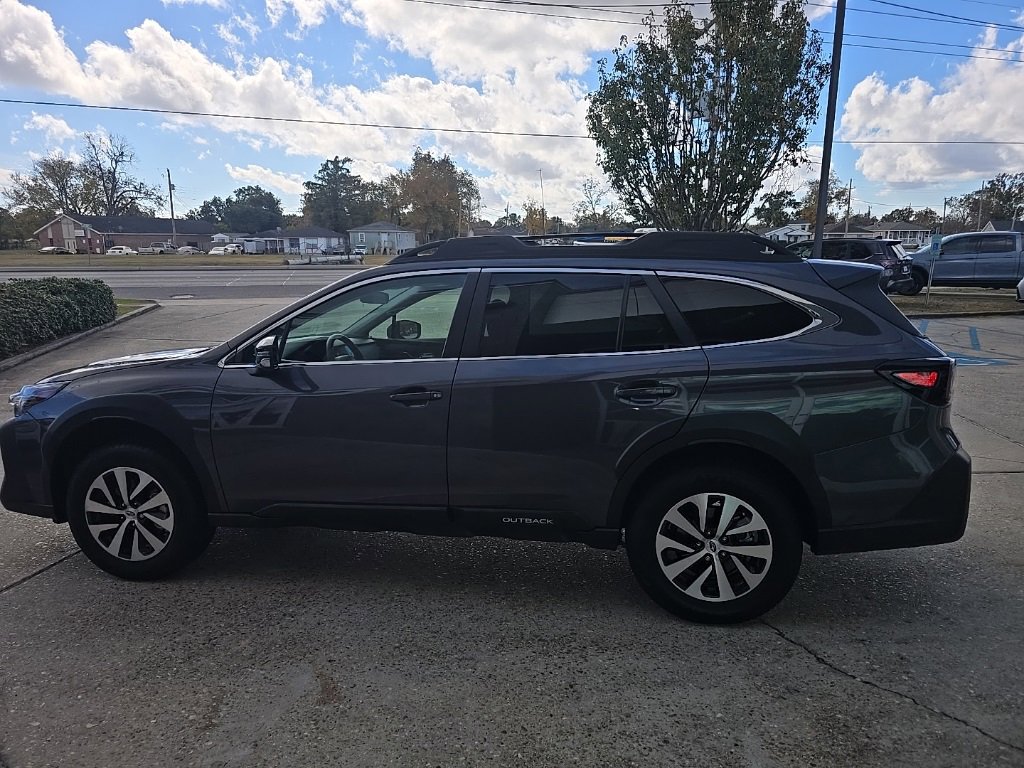 Used 2025 Subaru Outback Premium image 8
