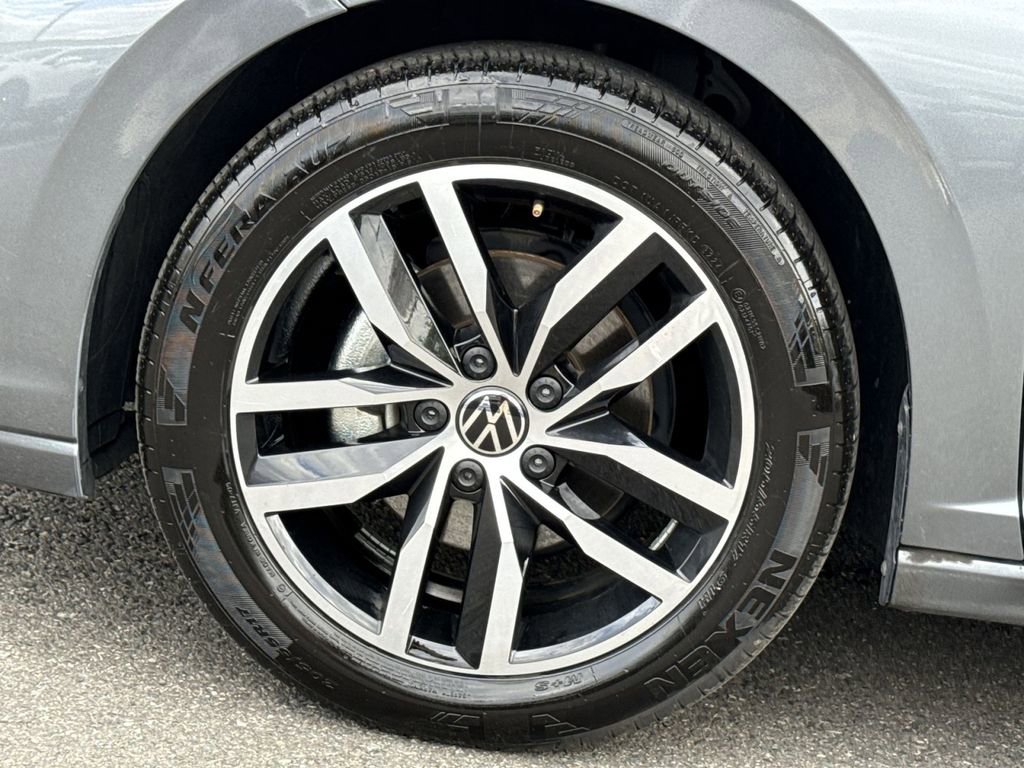 Used 2025 Volkswagen Jetta SE image 12