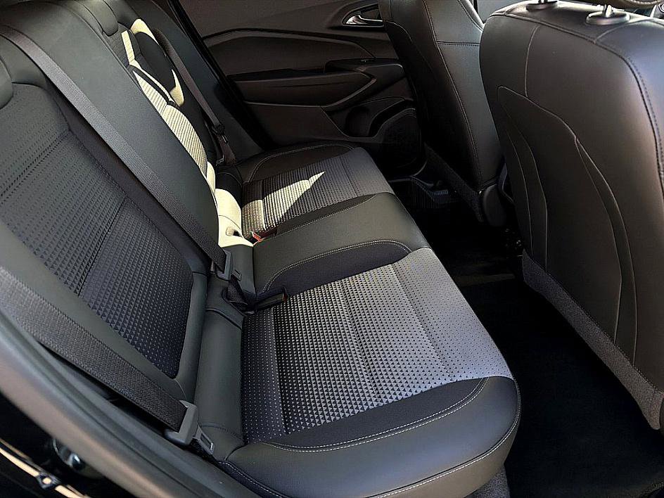 Used 2025 Chevrolet Trax LT image 22