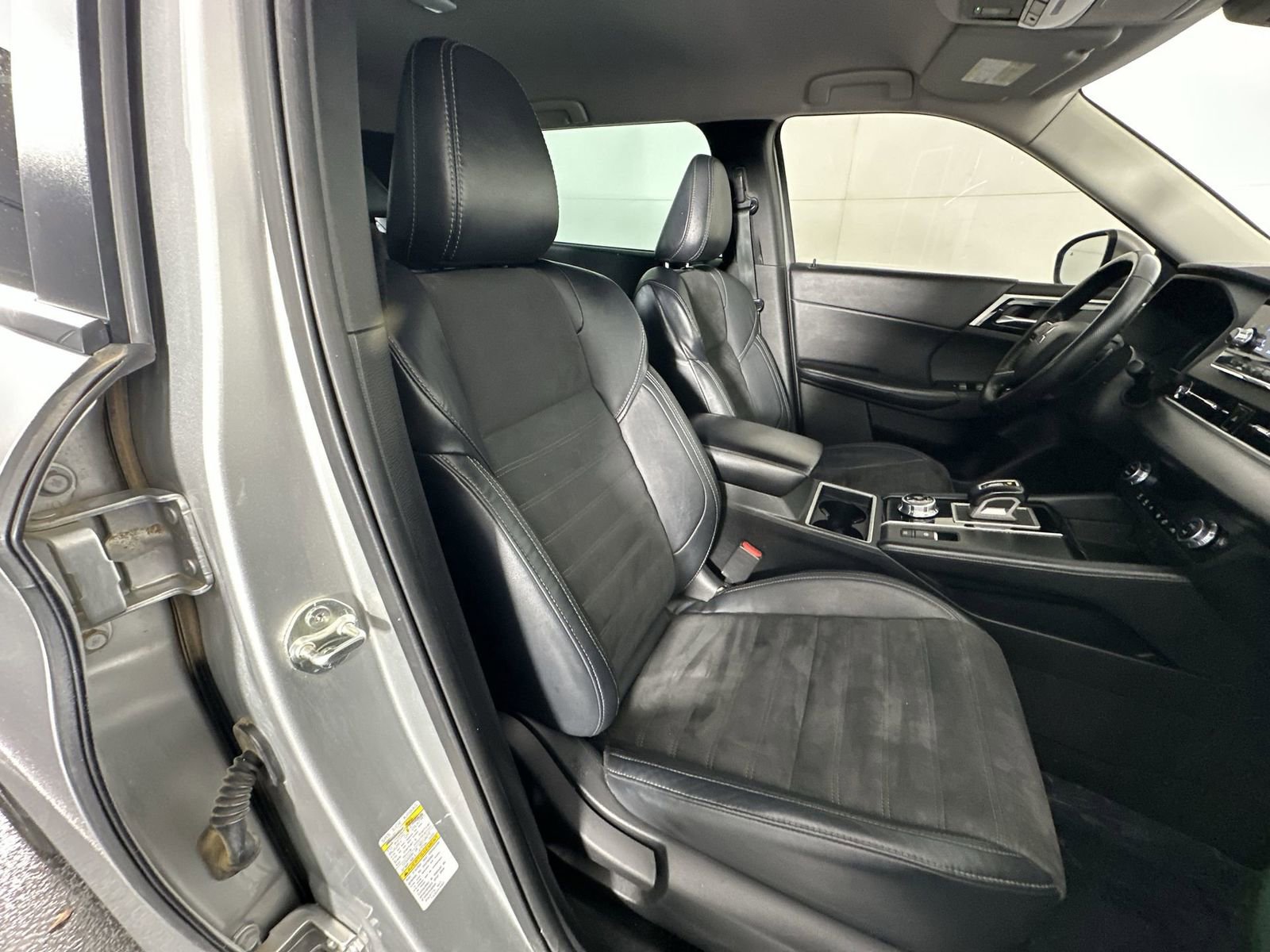 Used 2023 Mitsubishi Outlander SE AWD/4WD image 27