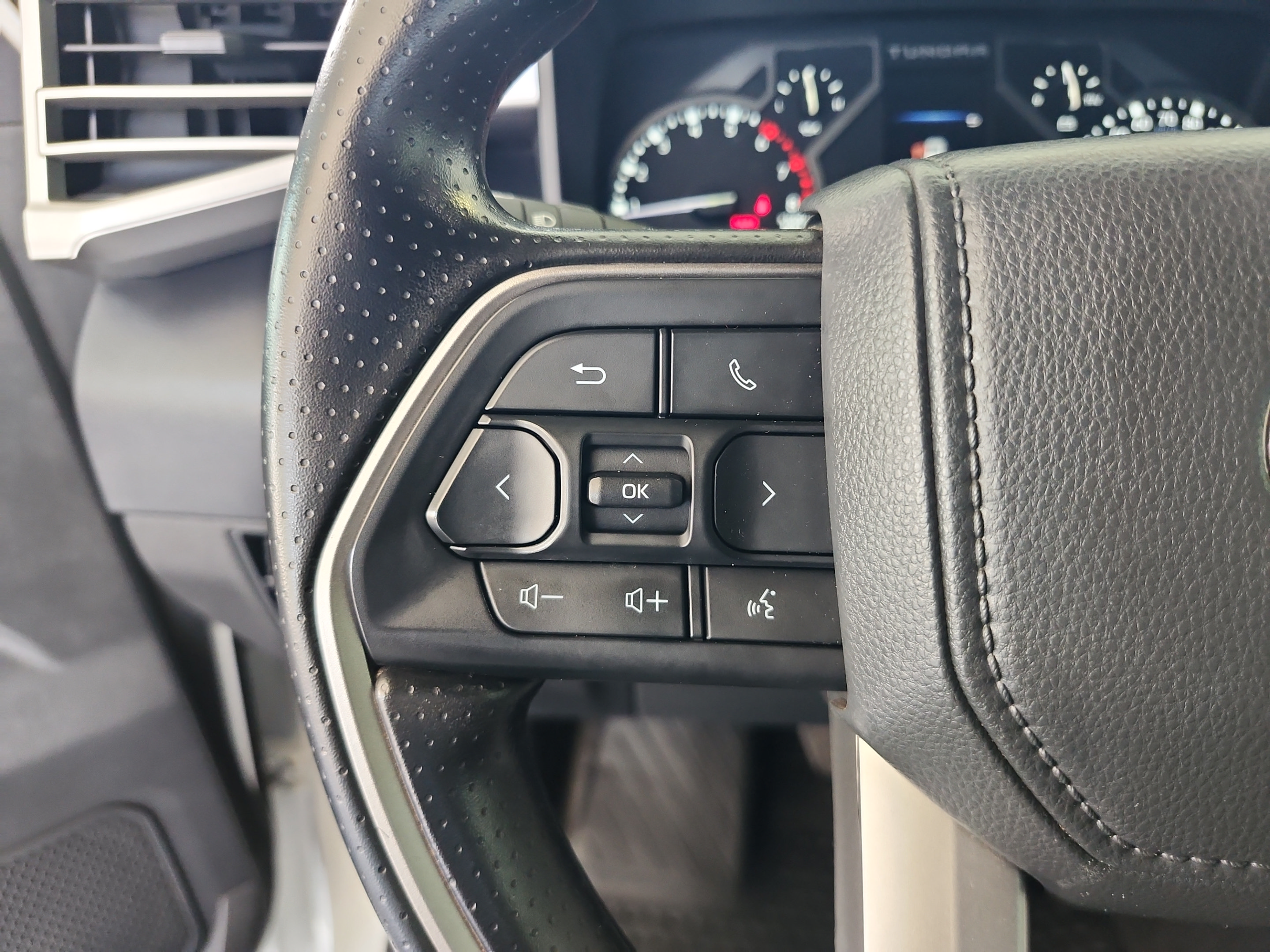 Used 2025 Toyota Tundra SR5 AWD/4WD image 13