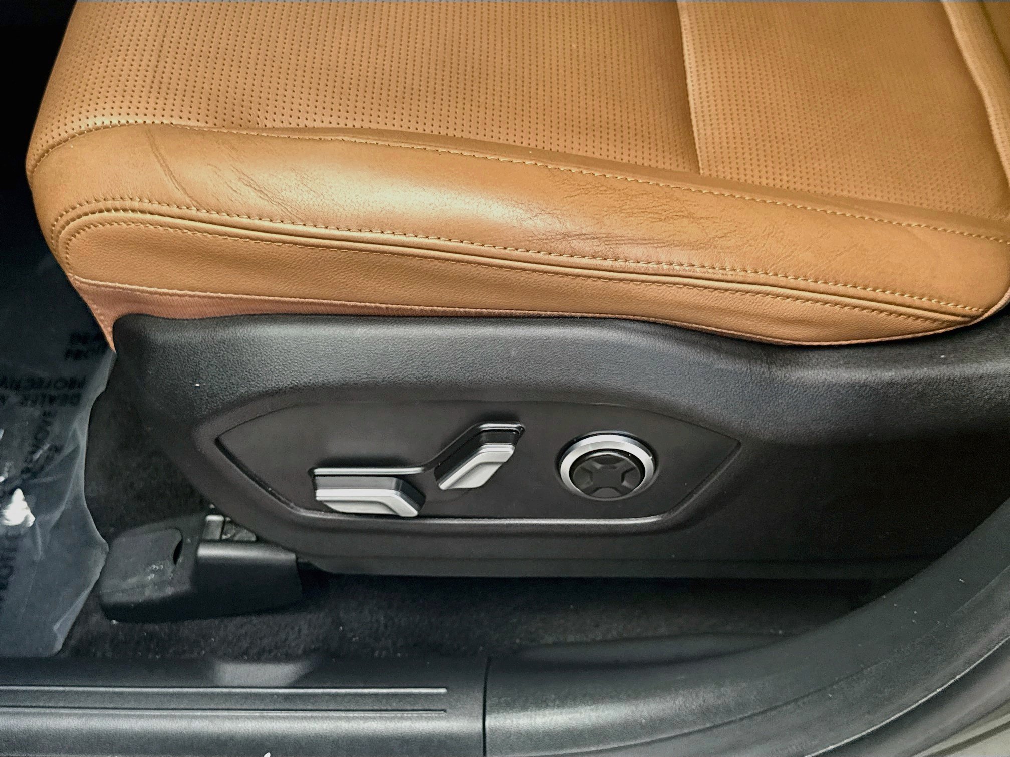 Used 2024 Hyundai Santa Fe Limited FWD image 14