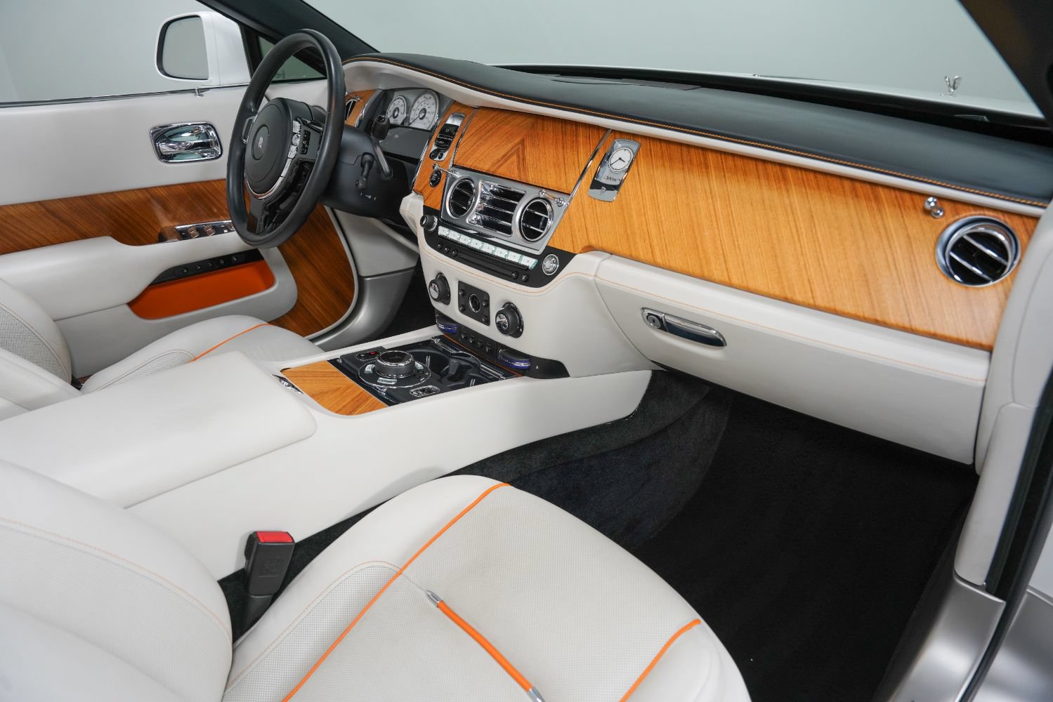 Used 2017 Rolls-Royce Dawn RWD image 27
