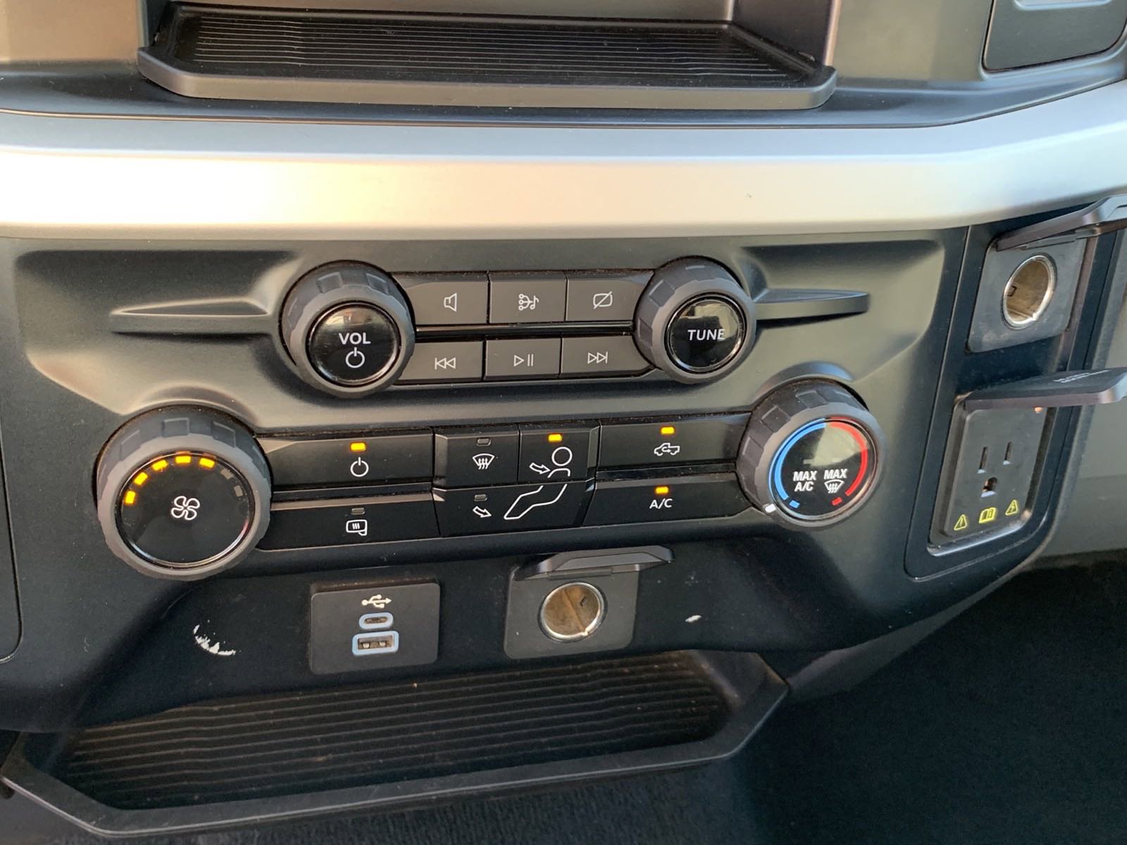 Used 2023 Ford F250 XLT image 28