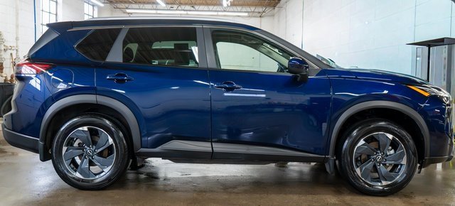 Used 2025 Nissan Rogue SV w/ SV Premium Package image 5