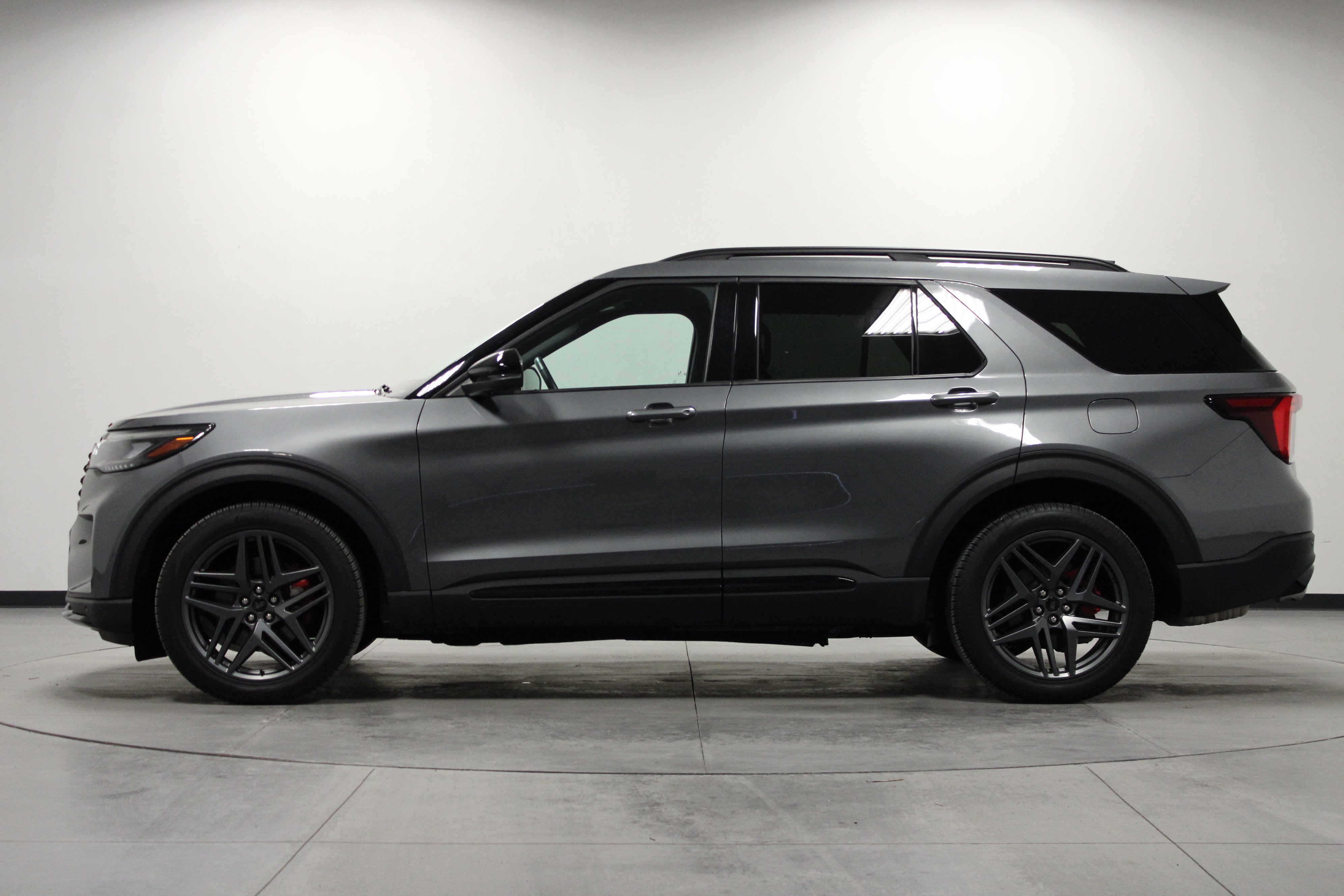 Used 2025 Ford Explorer ST image 7