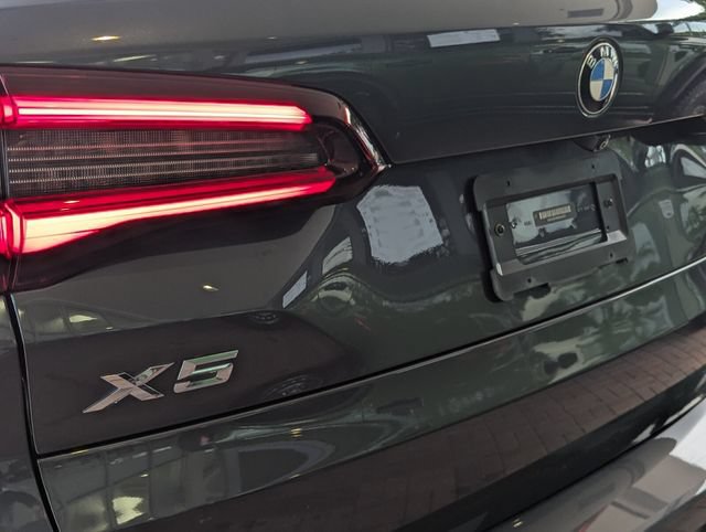 Used 2021 BMW X5 sDrive40i w/ M Sport Package RWD image 9
