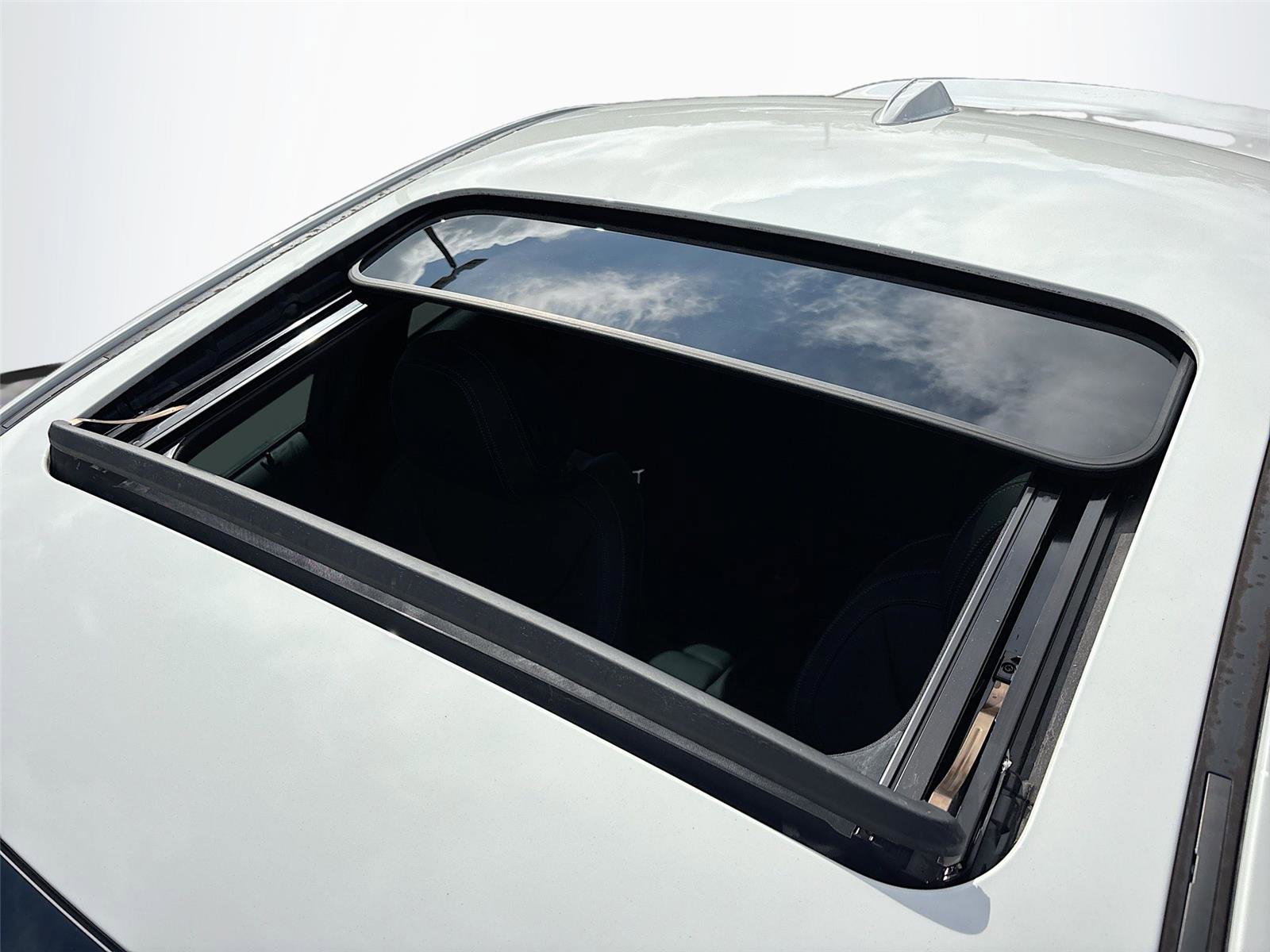 Used 2024 BMW 230i Coupe w/ Convenience Package image 25