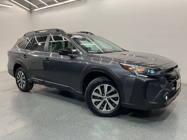 Used 2025 Subaru Outback Premium AWD/4WD image 2