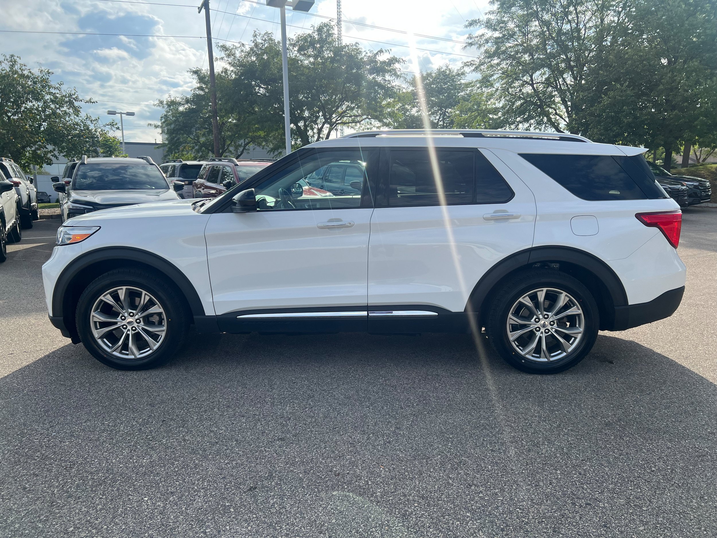 Used 2022 Ford Explorer Limited RWD image 4