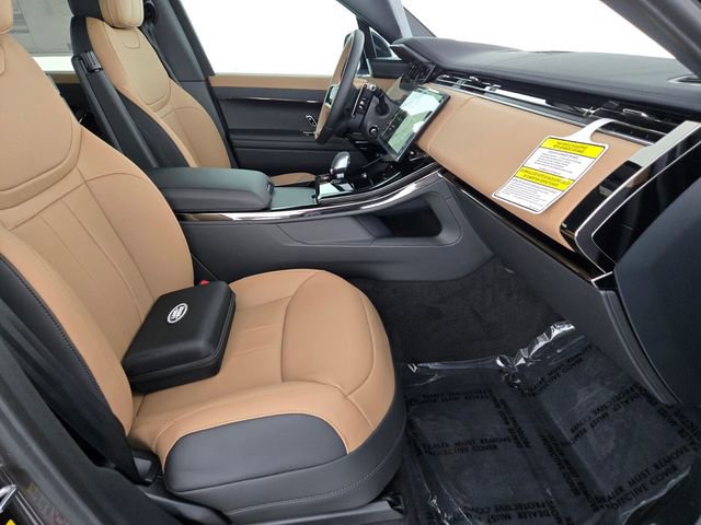 New 2026 Land Rover Range Rover Sport Dynamic SE image 3