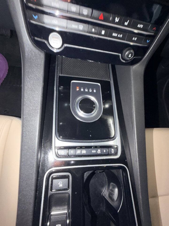 Used 2018 Jaguar F-PACE Premium AWD/4WD image 19