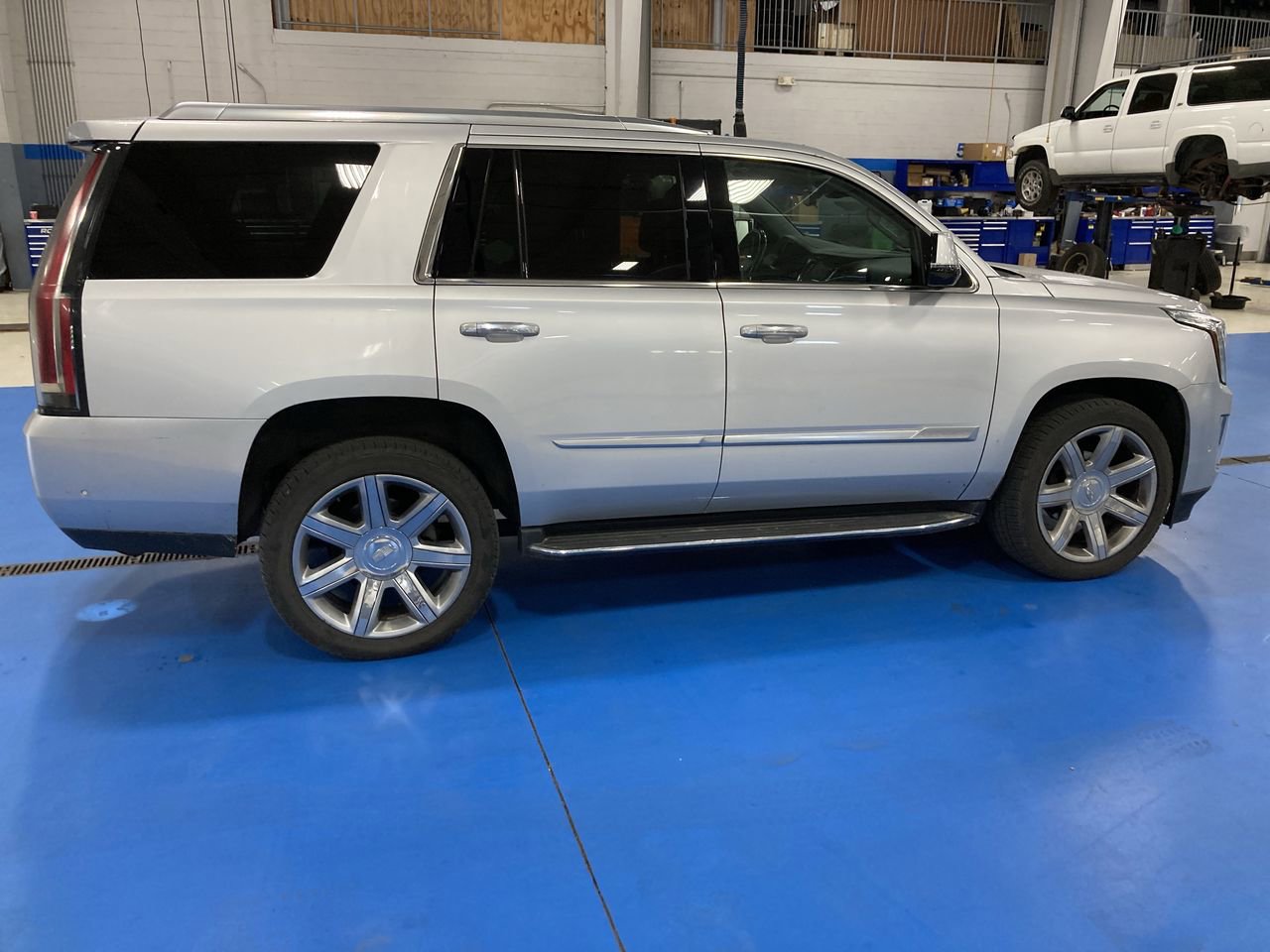 Used 2020 Cadillac Escalade Luxury AWD/4WD image 8