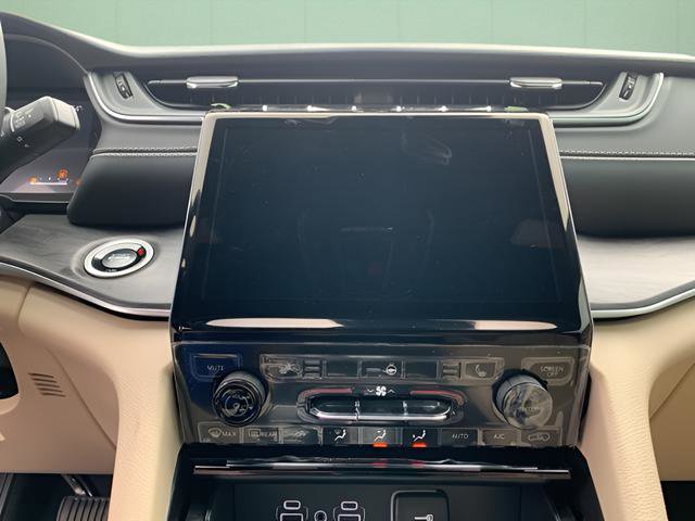 New 2025 Jeep Grand Cherokee Limited w/ Black Appearance Package image 24
