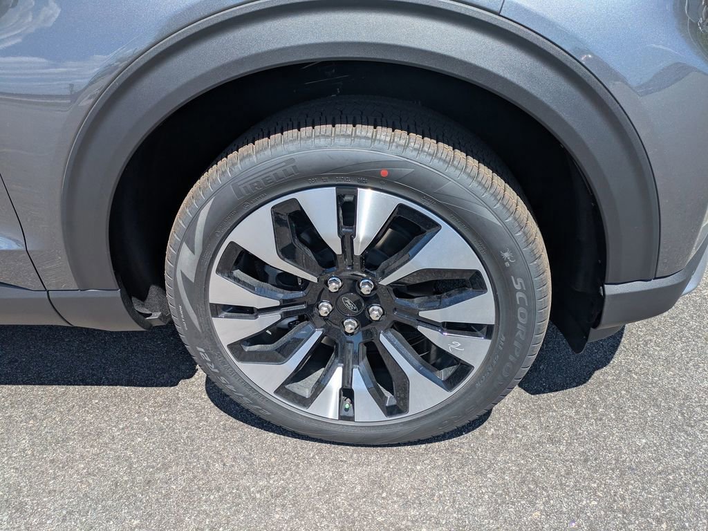 New 2026 Ford Explorer Platinum image 11