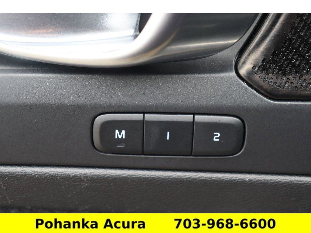 Used 2022 Volvo XC40 T5 R-Design w/ Advanced Package image 23