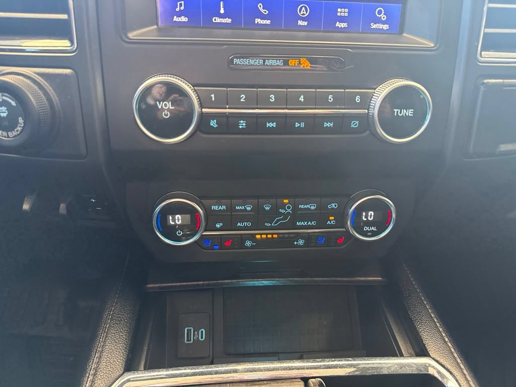 Used 2020 Ford Expedition Limited w/ Special Edition Package AWD/4WD image 24