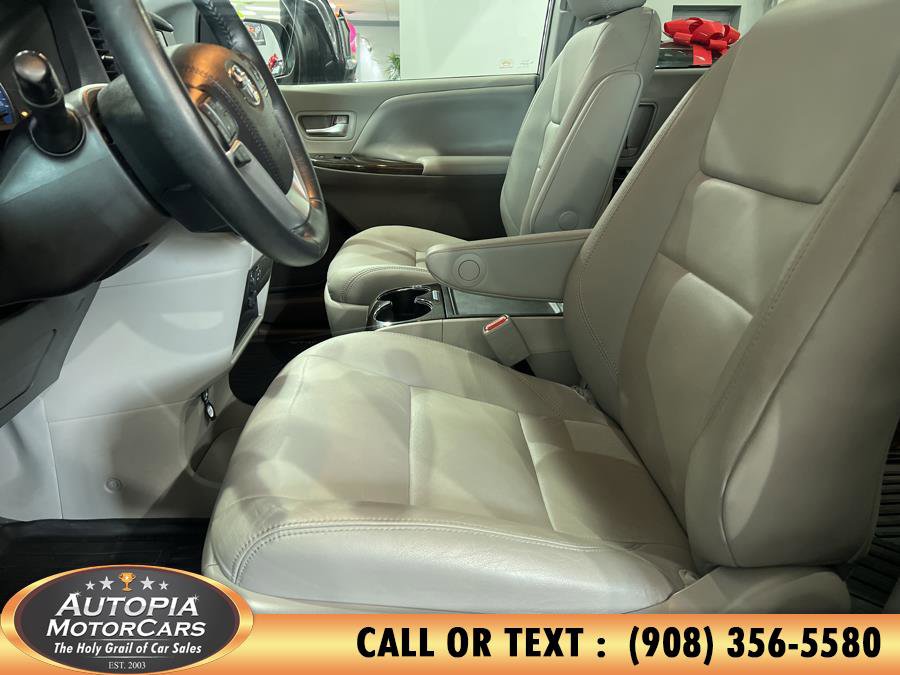 Used 2019 Toyota Sienna XLE image 16