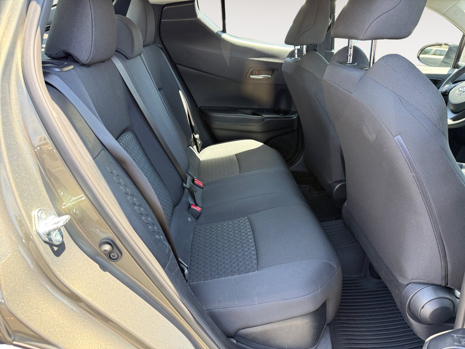 Used 2021 Toyota C-HR LE FWD image 18