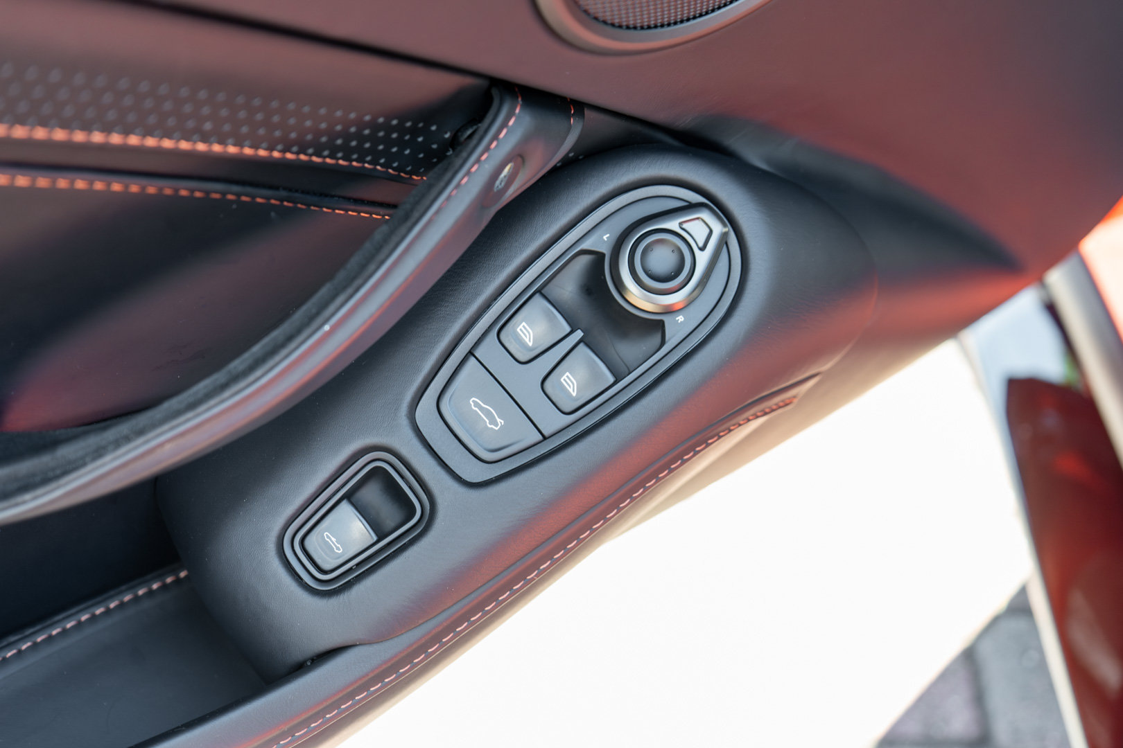 Used 2023 Aston Martin V8 Vantage Roadster RWD image 16