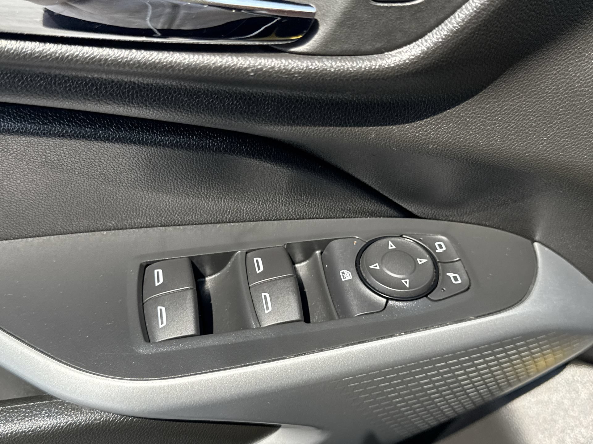 Certified 2024 Chevrolet Trax RS w/ Driver Confidence Package FWD image 13