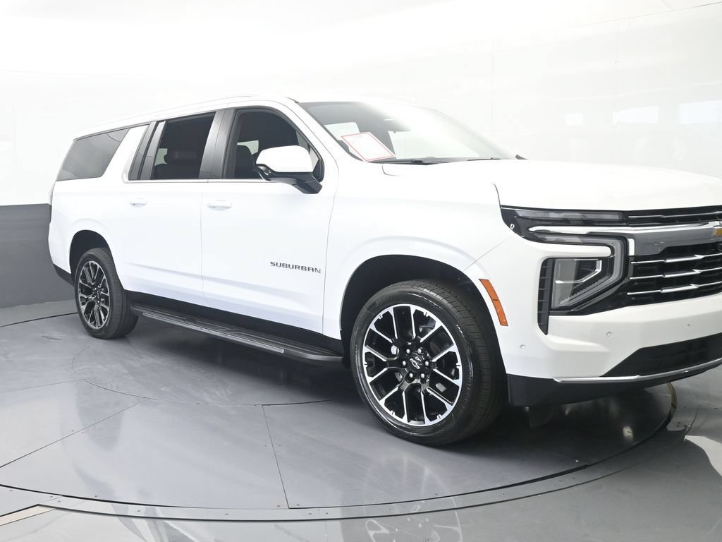 Used 2025 Chevrolet Suburban LT RWD image 9